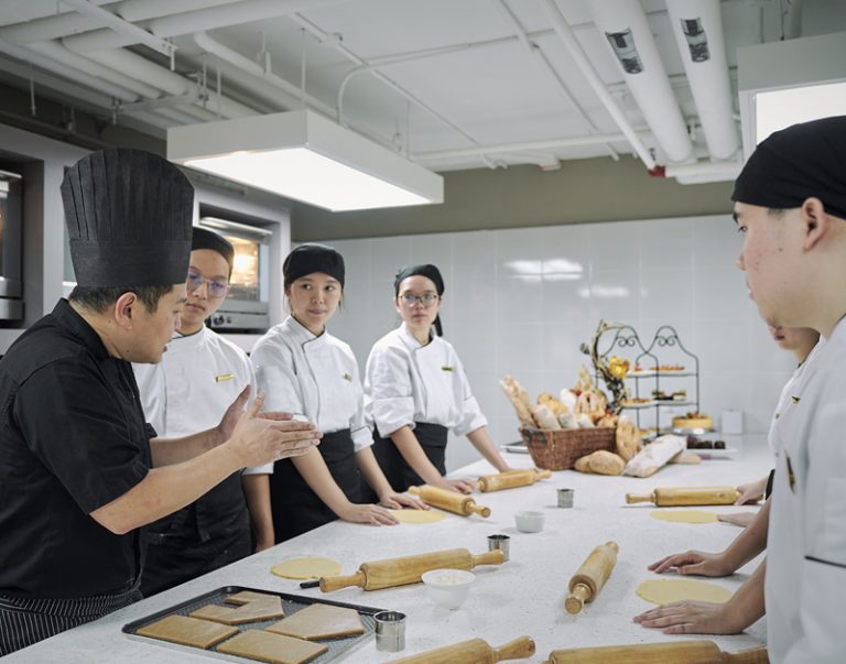 DIPLOMA IN PASTRY & BAKERY YTLICHM